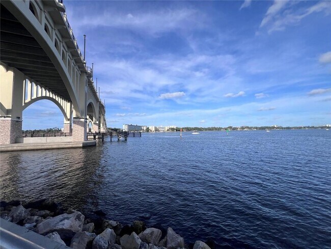 Foto del edificio - 1224 S Peninsula Dr