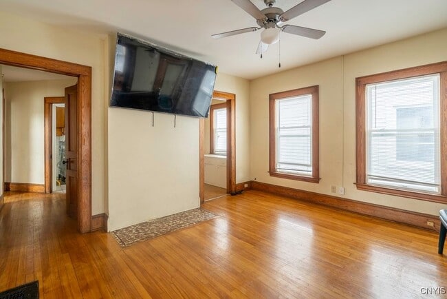 Building Photo - 244 Lincoln Ave