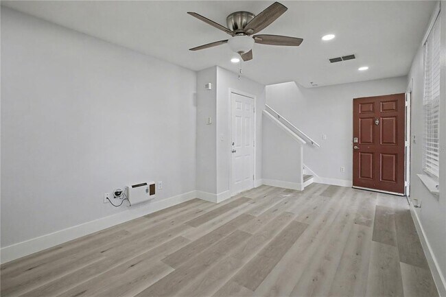 Foto del edificio - 1042 WATERSIDE Dr