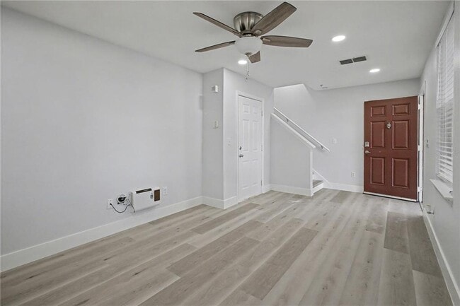 Foto del edificio - 1042 Waterside Dr