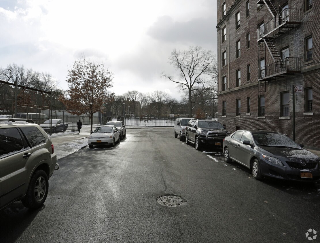 Foto del edificio - 2564 Creston Ave