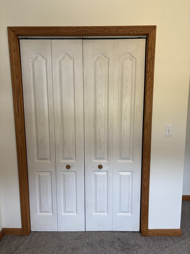 Building Photo - 242 E 6th St