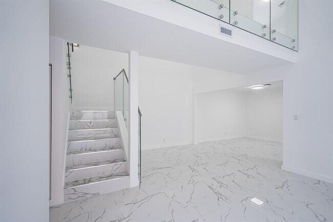 Building Photo - 5536 Eton Ct
