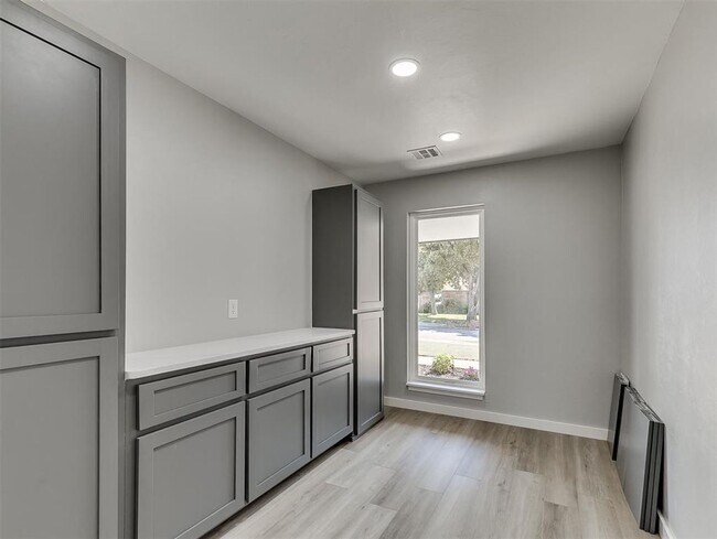 Foto del edificio - Look at this beautiful home!! 4 bed, 3 full baths!