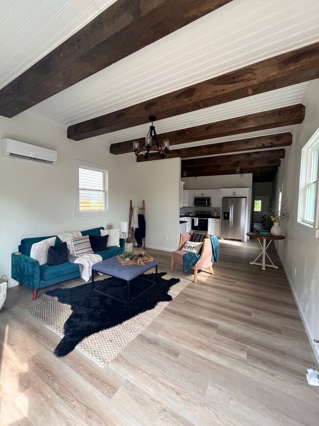 Building Photo - Beautiful new construction off Rivermont! ...