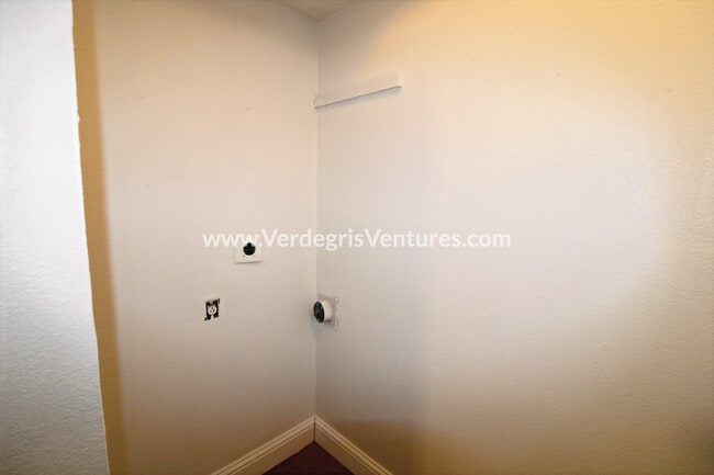 Building Photo - 5833 Westhaven Dr