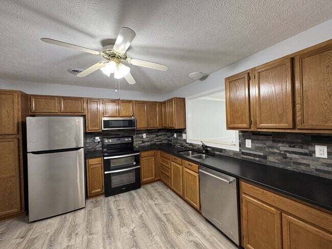 Foto del edificio - 103 Pinewood Dr