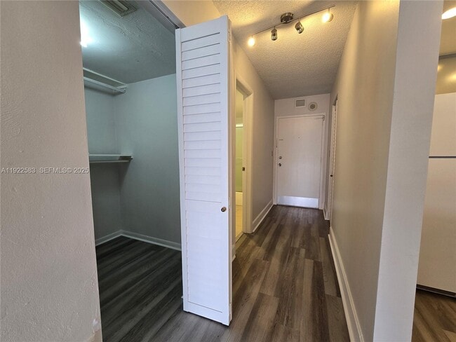 Foto del edificio - 1470 NE 125th Terrace