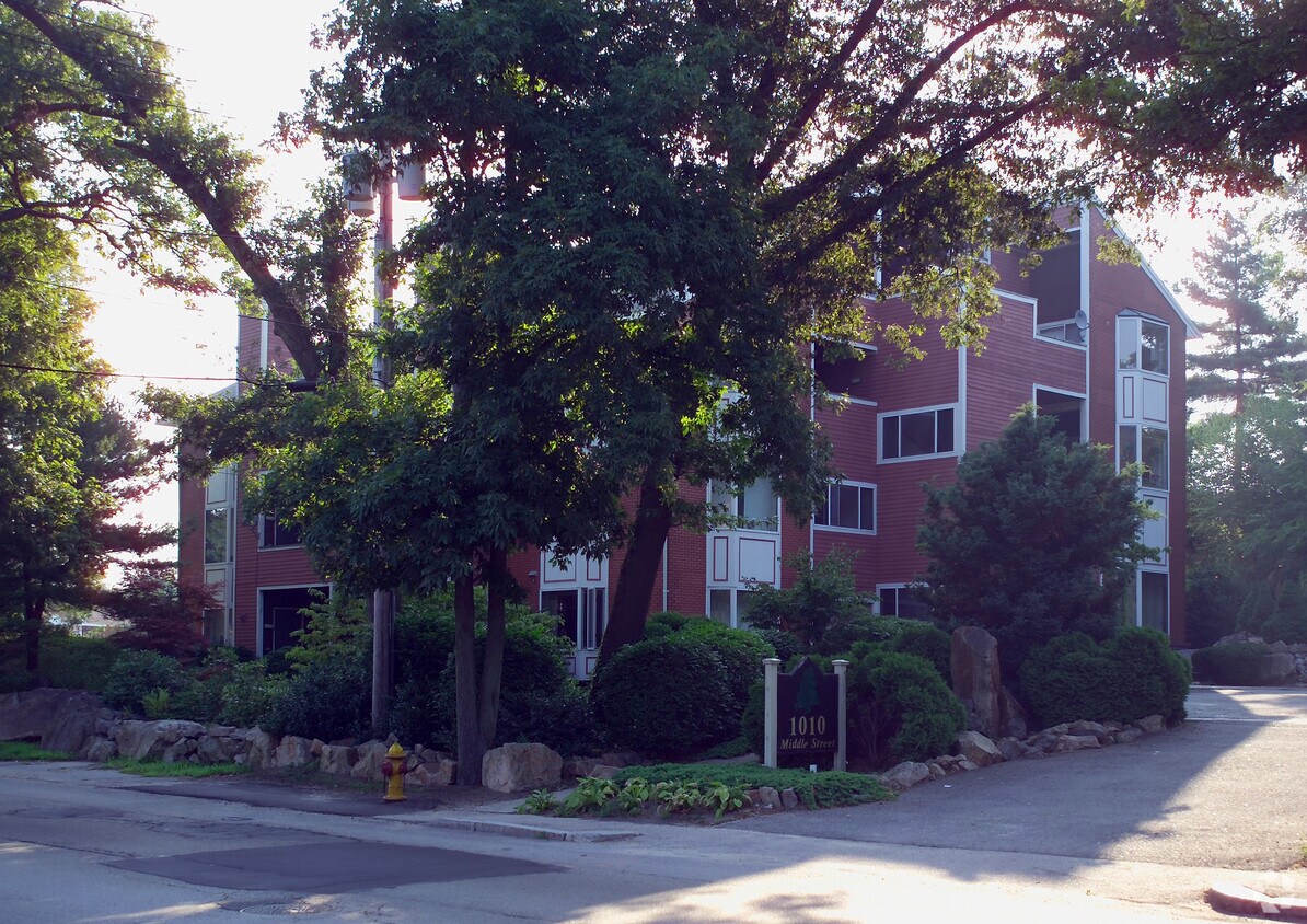 Foto del edificio - 1010 Middle St