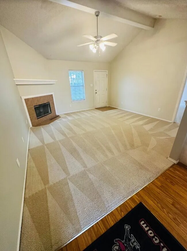 Foto del edificio - Spacious 3 Bedroom Home