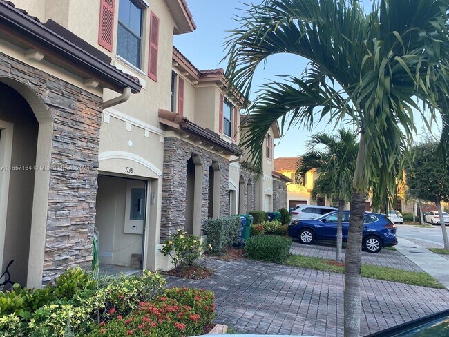 Foto del edificio - 7138 SW 163rd Ave