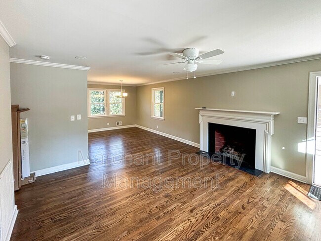 Photo - 1115 E Lee Rd House