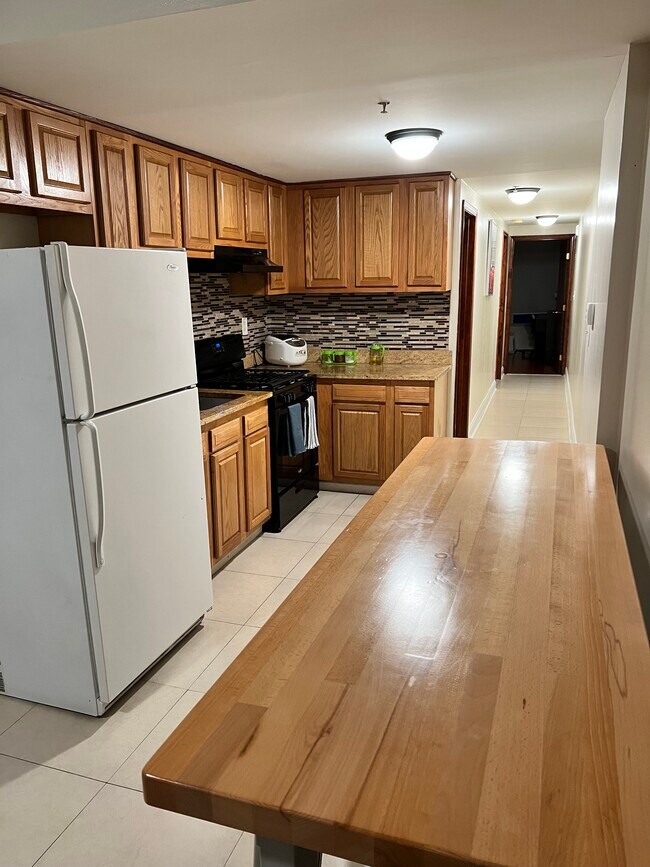 Kitchen - 906 Arch St