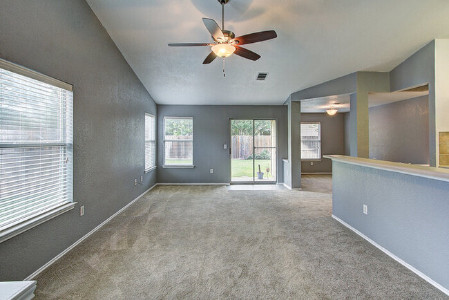 Building Photo - 215 Prairie Springs Loop