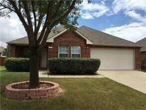 Building Photo - 2717 Elderberry Ln
