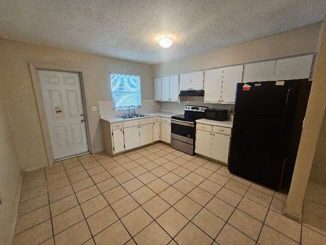 Foto del edificio - 1479 N Melrose Dr