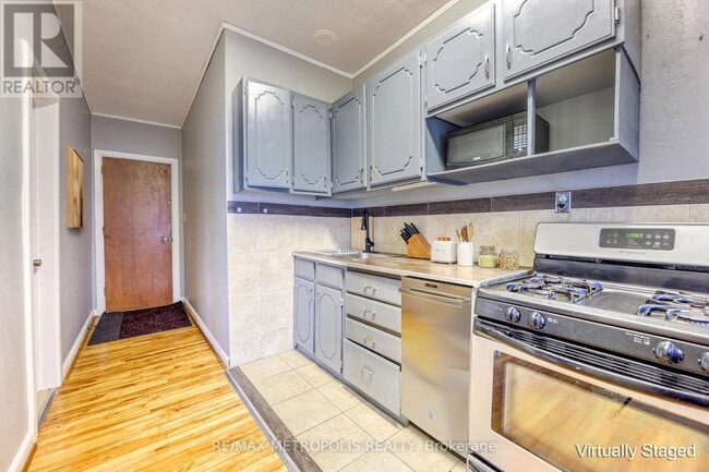 Building Photo - 1548 St Clair Pkwy