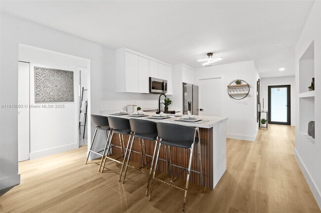 Foto del edificio - 679 SW 17th Ct
