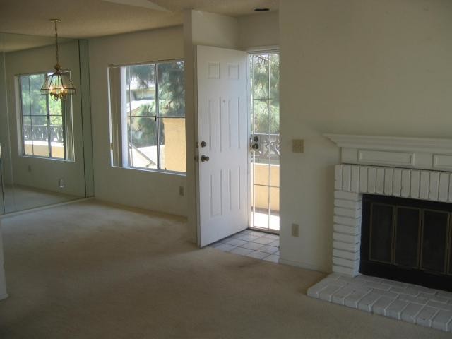 Building Photo - Eastlake Condominium for Rent