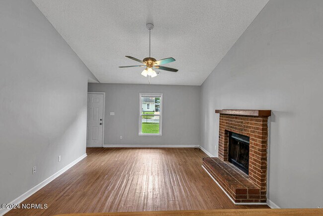 Foto del edificio - 179 Corey Cir