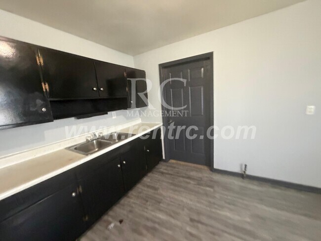 Foto del edificio - 912.5 James Pl