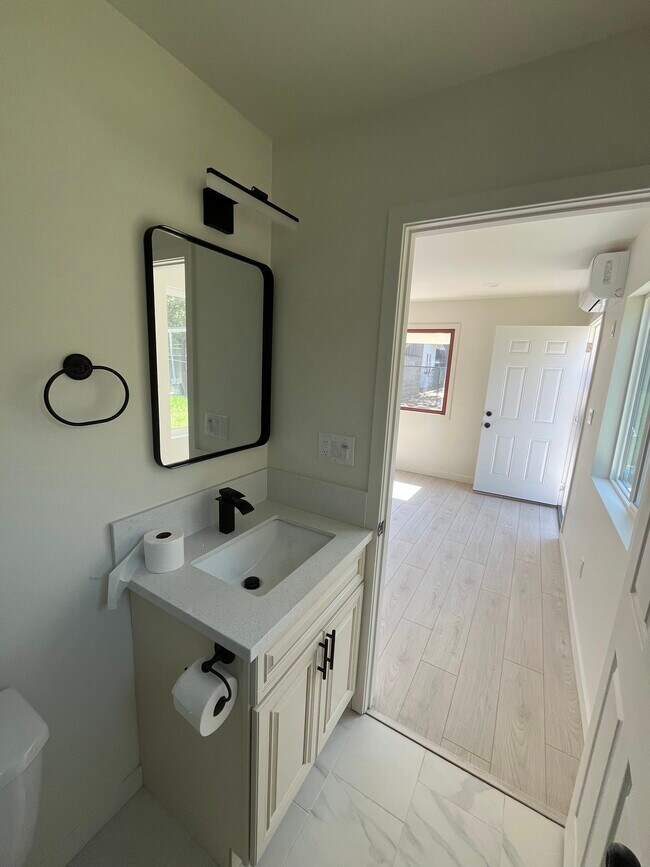 Foto del edificio - 14629 Haynes St