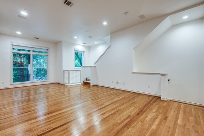 Building Photo - 4310 Buena Vista St