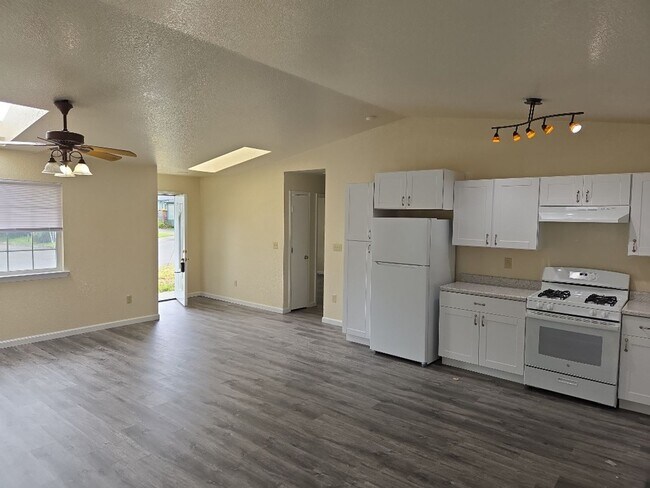 Foto del edificio - Pet-friendly 3-bedroom Eureka home