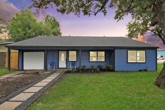Building Photo - 302 County Park Dr