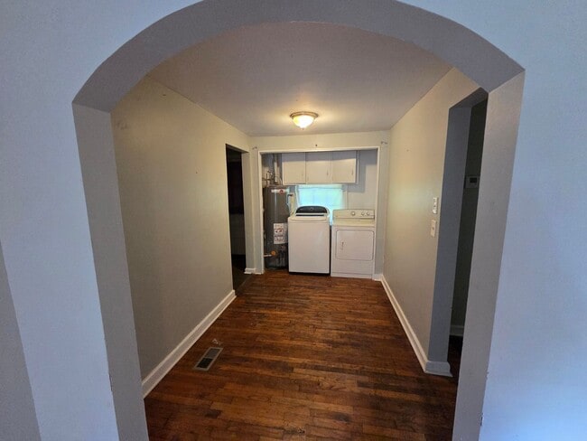 Building Photo - 5862 E Heights Dr