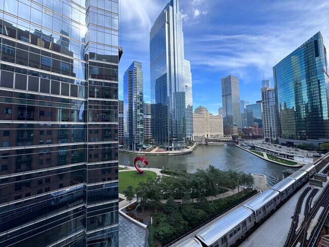 Foto del edificio - 165 N Canal St