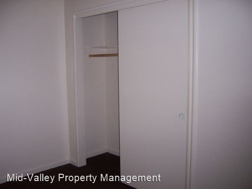 Building Photo - 2 br, 1 bath House - 249 South H Street #2