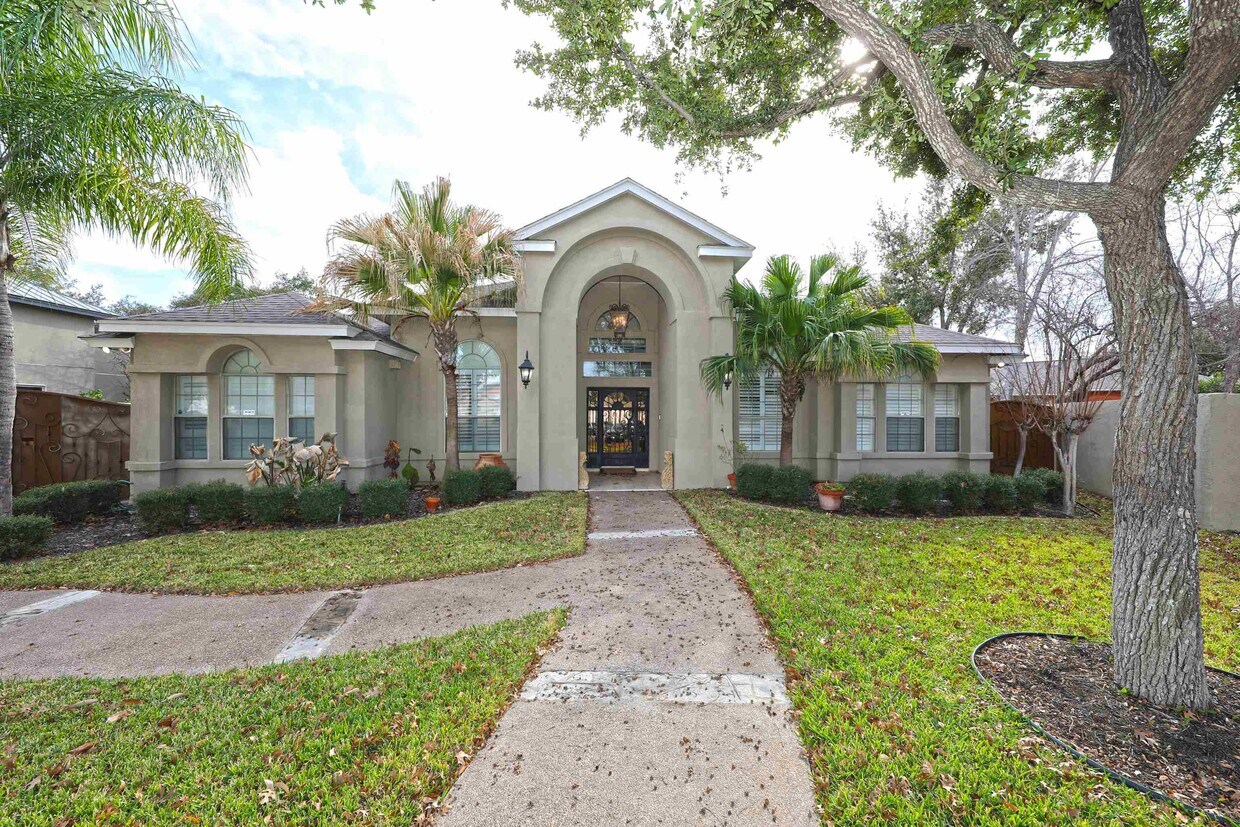 Primary Photo - 8402 Mahogany Ct