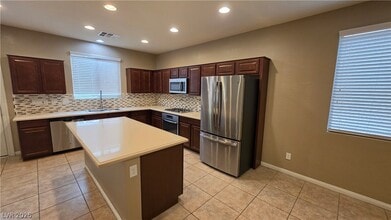 Building Photo - 11322 Castor St