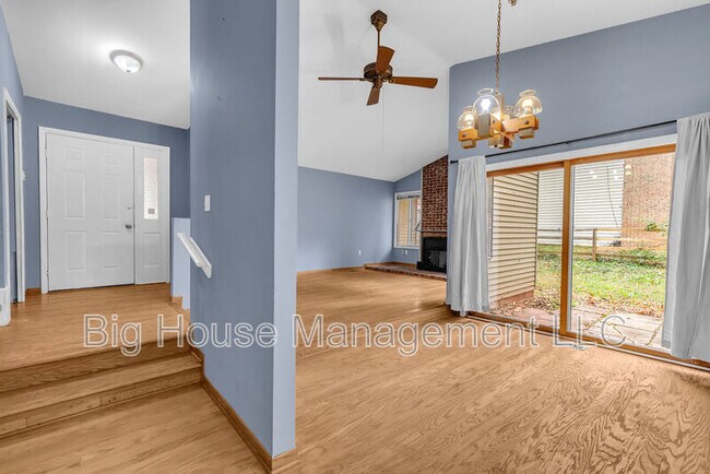 Foto del edificio - 122 Hillsdale Dr