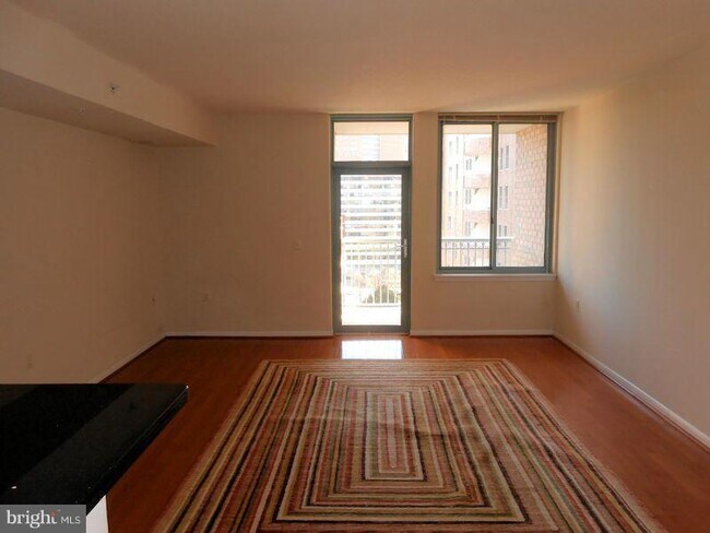 Foto del edificio - 851 N Glebe Rd