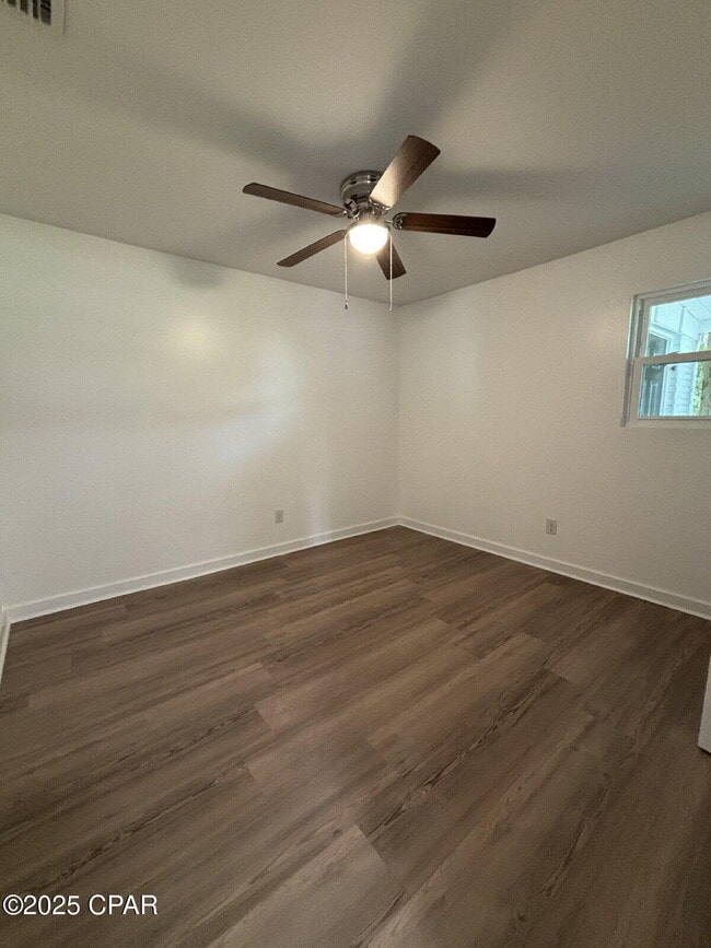 Foto del edificio - 715 W 17th St