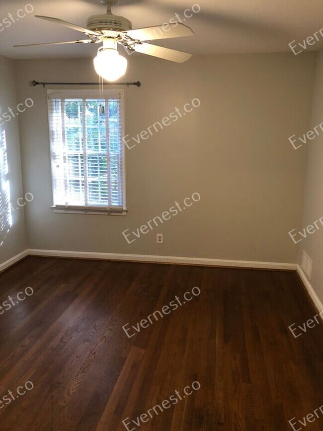 Foto del edificio - 1915 Fairway Cir NE