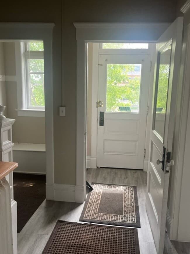 Foto del edificio - 120-122 N 12th Ave E