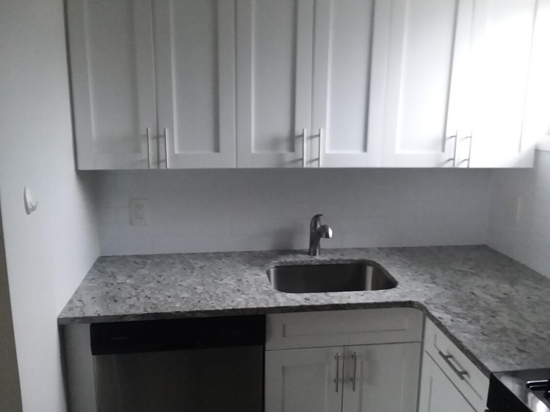 Primary Photo - 1634 Maple St
