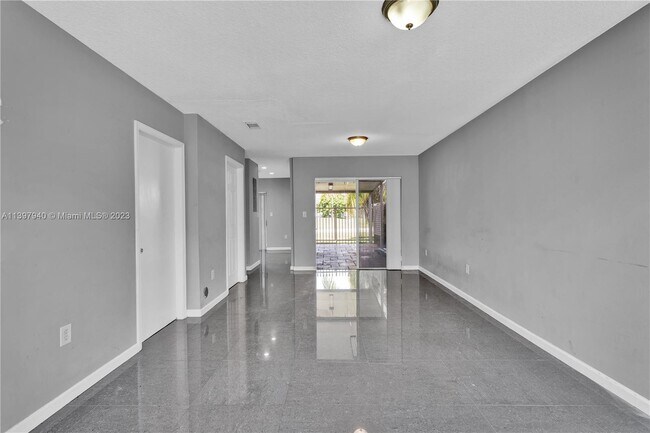 Foto del edificio - 3720 SW 153rd Ct