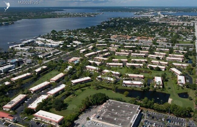 Foto del edificio - 1963 SW Palm City Rd