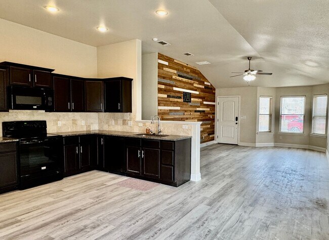 Foto del edificio - Beautiful 3/2/2 Home with Appliances and Upgrades in Frenship ISD!