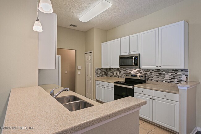 Foto del edificio - 9411 Osprey Branch Trail