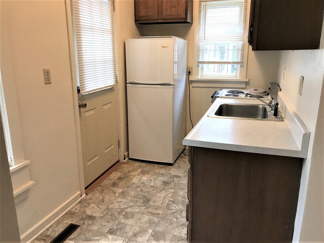 Foto principal - 3702 Hillcrest Dr