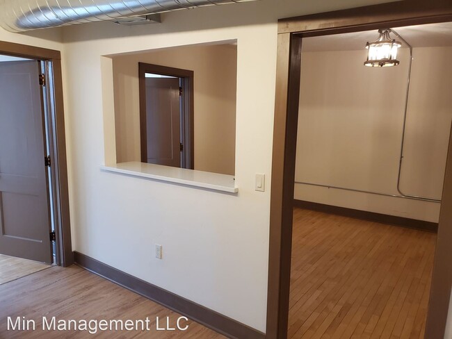 Building Photo - 206-206 E College Ave