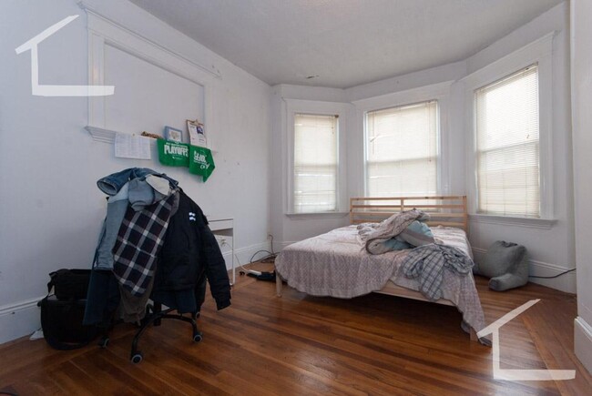 Building Photo - AWESOME ALLSTON 2 BED!!!