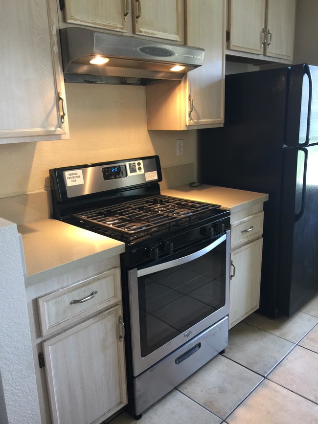 kitchen - 10868 Aderman Ave