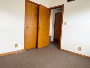 Building Photo - 1341 E Illinois St