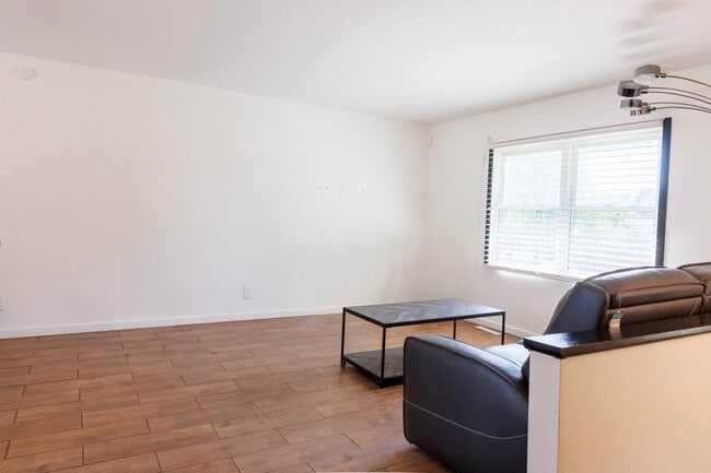 Building Photo - 8003 Evesborough Dr